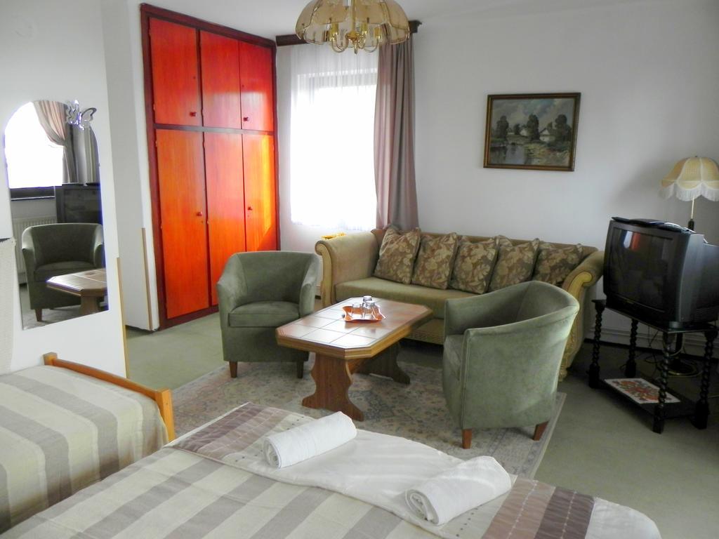Monika Panzio Hotel Tata Esterno foto