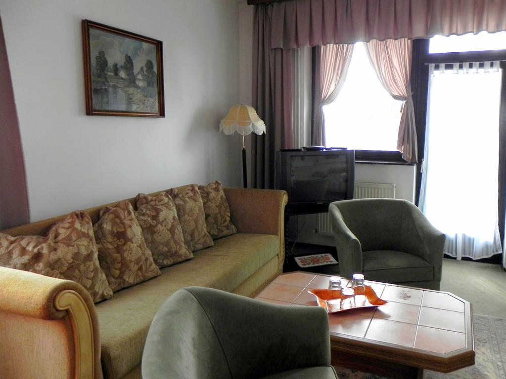 Monika Panzio Hotel Tata Esterno foto