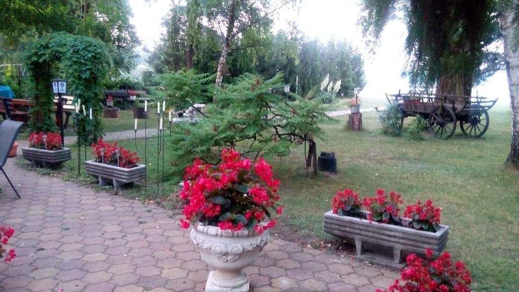 Monika Panzio Hotel Tata Esterno foto