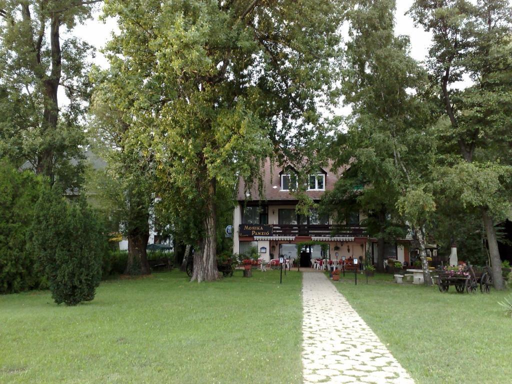 Monika Panzio Hotel Tata Esterno foto